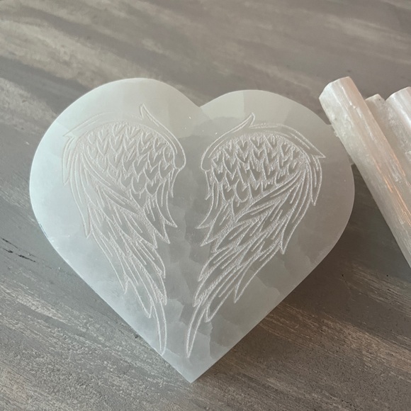 Selenite heart with angel wings - Picture 4 of 8